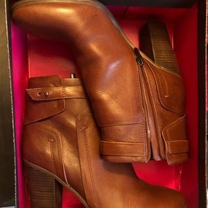 Vince Camuto women’s shoes size 10